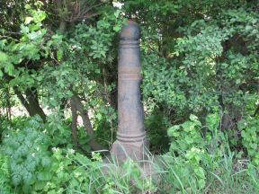 Greenwich Meridian Marker; England; Hertfordshire; Ware (Easnye Estate)